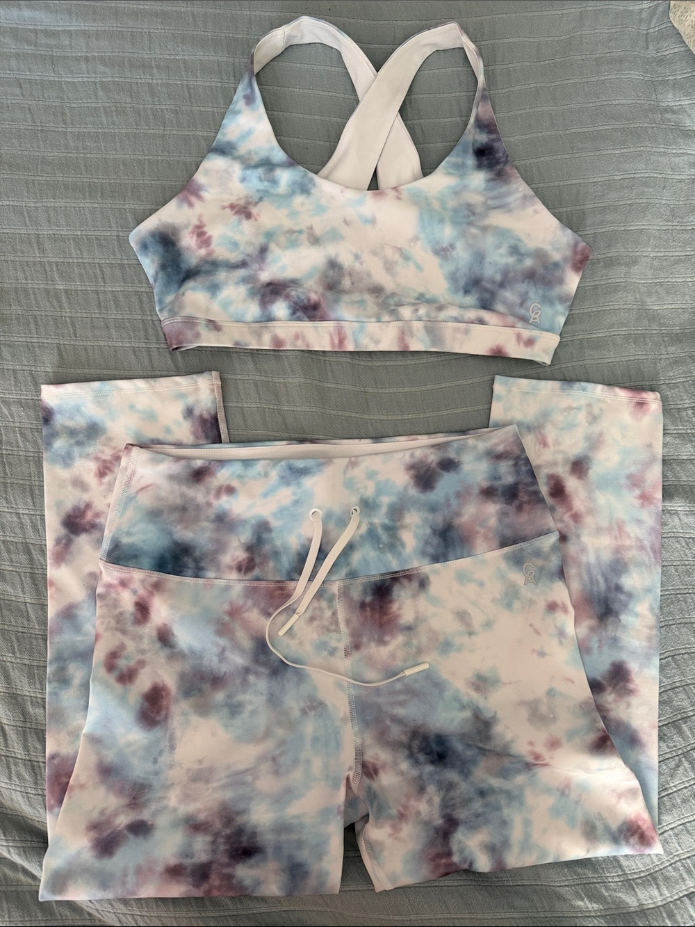 Good American Tie-Dye Sports Bra & Leggings in Light Blue and Purple